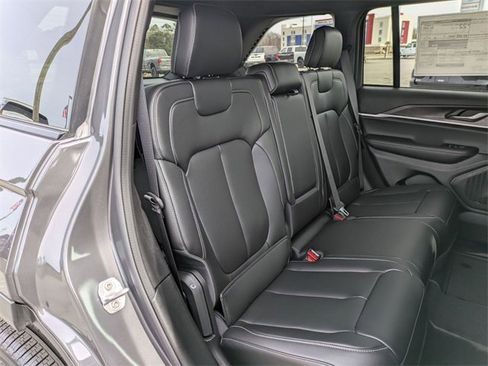 New 2025 Jeep Grand Cherokee Limited w/ Black Appearance Package image 30