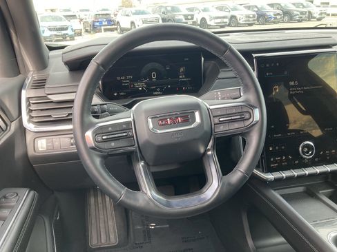 Used 2025 GMC Acadia Elevation image 11