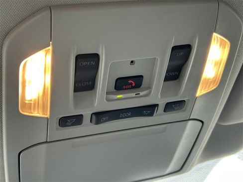 Used 2024 Toyota Highlander LE image 21