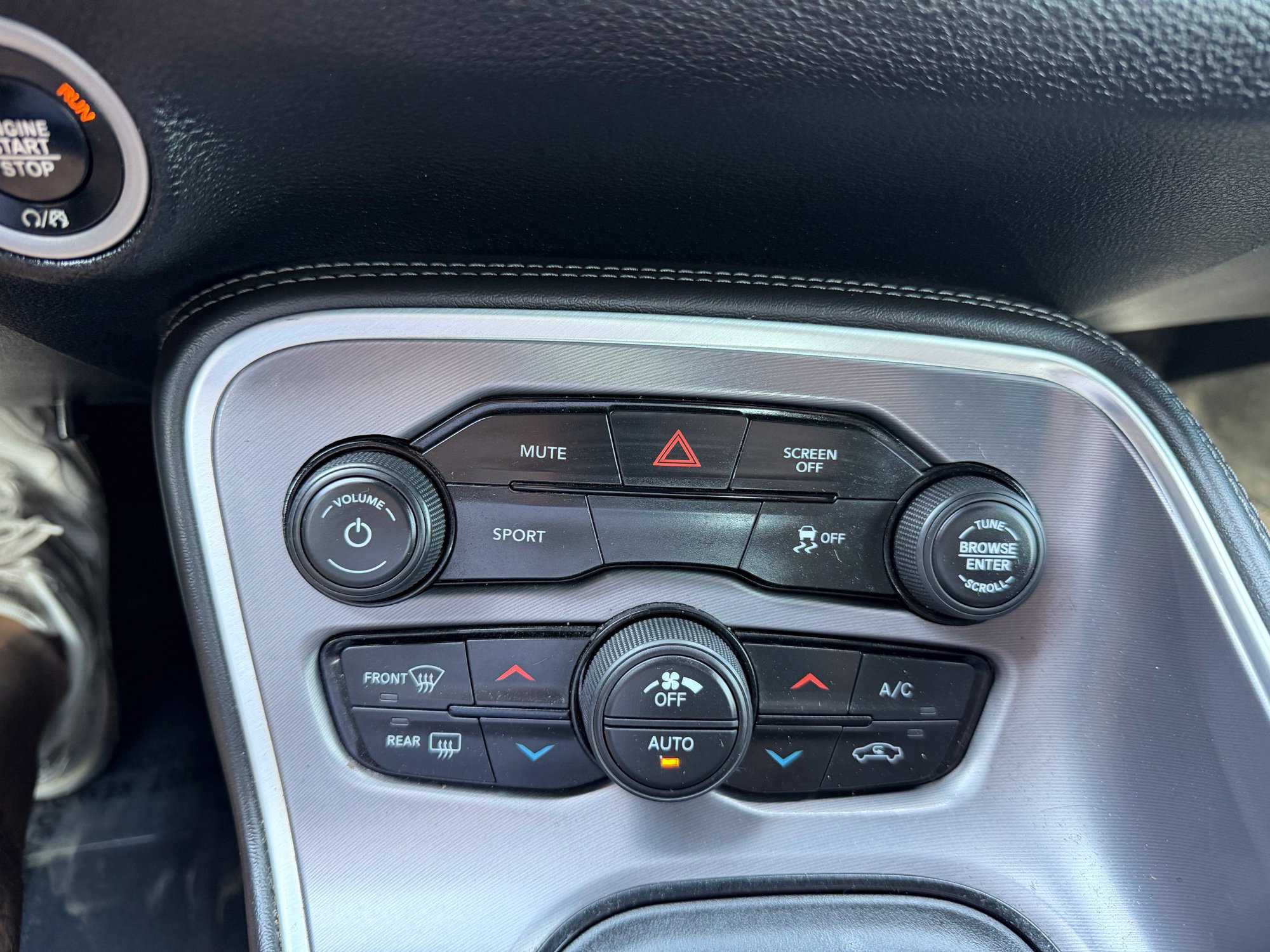 Used 2019 Dodge Challenger SXT RWD image 18