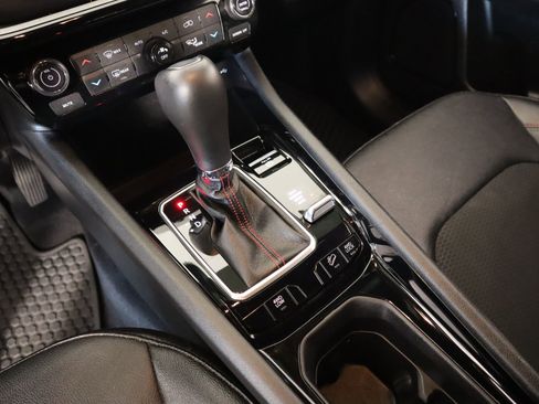 Used 2024 Jeep Compass Trailhawk image 7