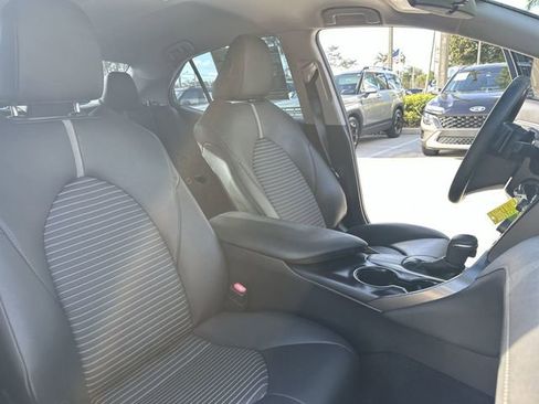 Used 2019 Toyota Camry SE image 30