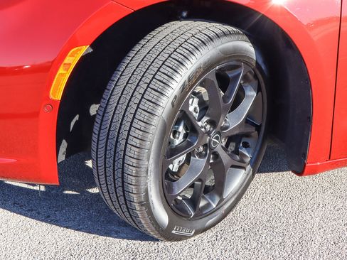 New 2026 Chrysler Pacifica Limited w/ Uconnect Theater Family Group image 13