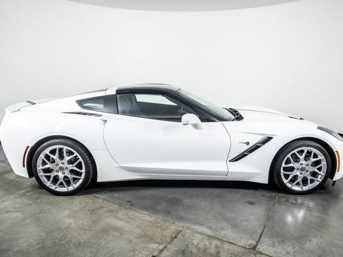 Used 2017 Chevrolet Corvette Stingray Coupe RWD image 15