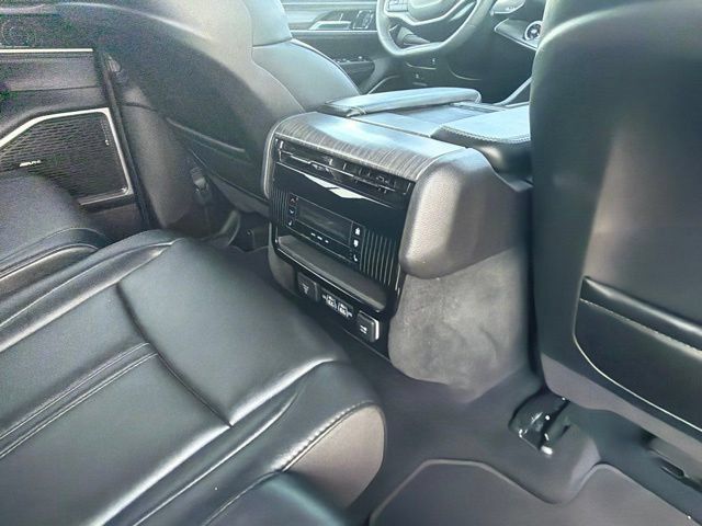 Used 2024 Jeep Wagoneer L Series III w/ Flexible Seating Group AWD/4WD image 14