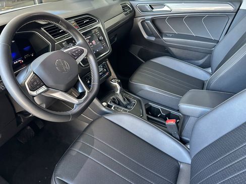 Used 2023 Volkswagen Tiguan SE FWD image 11