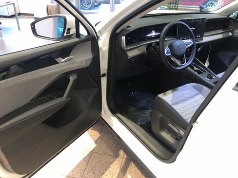 Used 2025 Volkswagen Tiguan S AWD/4WD image 10