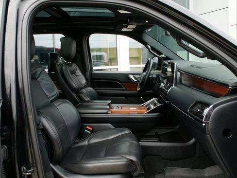 Used 2018 Lincoln Navigator L Select image 38