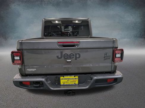 Used 2025 Jeep Gladiator Sport AWD/4WD image 5