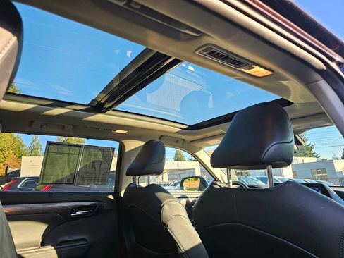 Used 2021 Toyota Highlander Platinum image 13