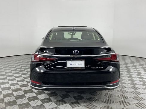 Used 2019 Lexus ES 300h w/ Luxury Package image 4