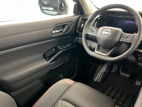 New 2026 Nissan Pathfinder Platinum AWD/4WD image 11