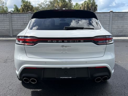 Certified 2024 Porsche Macan AWD/4WD image 10
