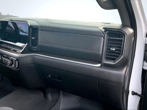 Used 2024 Chevrolet Silverado 3500 LT image 28