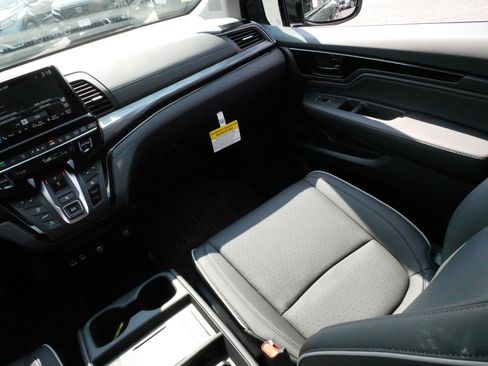 Certified 2026 Honda Odyssey Elite image 11