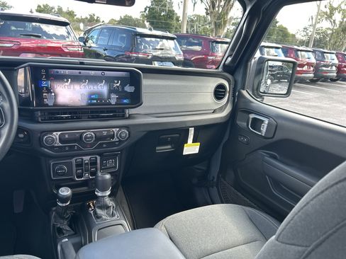 New 2025 Jeep Gladiator Sport image 35