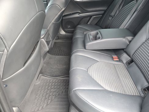 Used 2020 Toyota Camry SE image 10