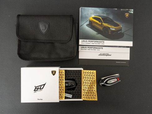 Used 2024 Lamborghini Urus Performante AWD/4WD image 21
