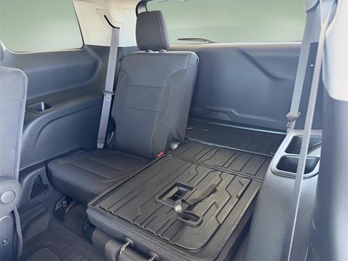 Used 2023 GMC Acadia SLE w/ Driver Convenience Package image 22