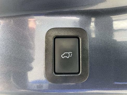 Used 2018 Toyota Highlander XLE AWD/4WD image 11
