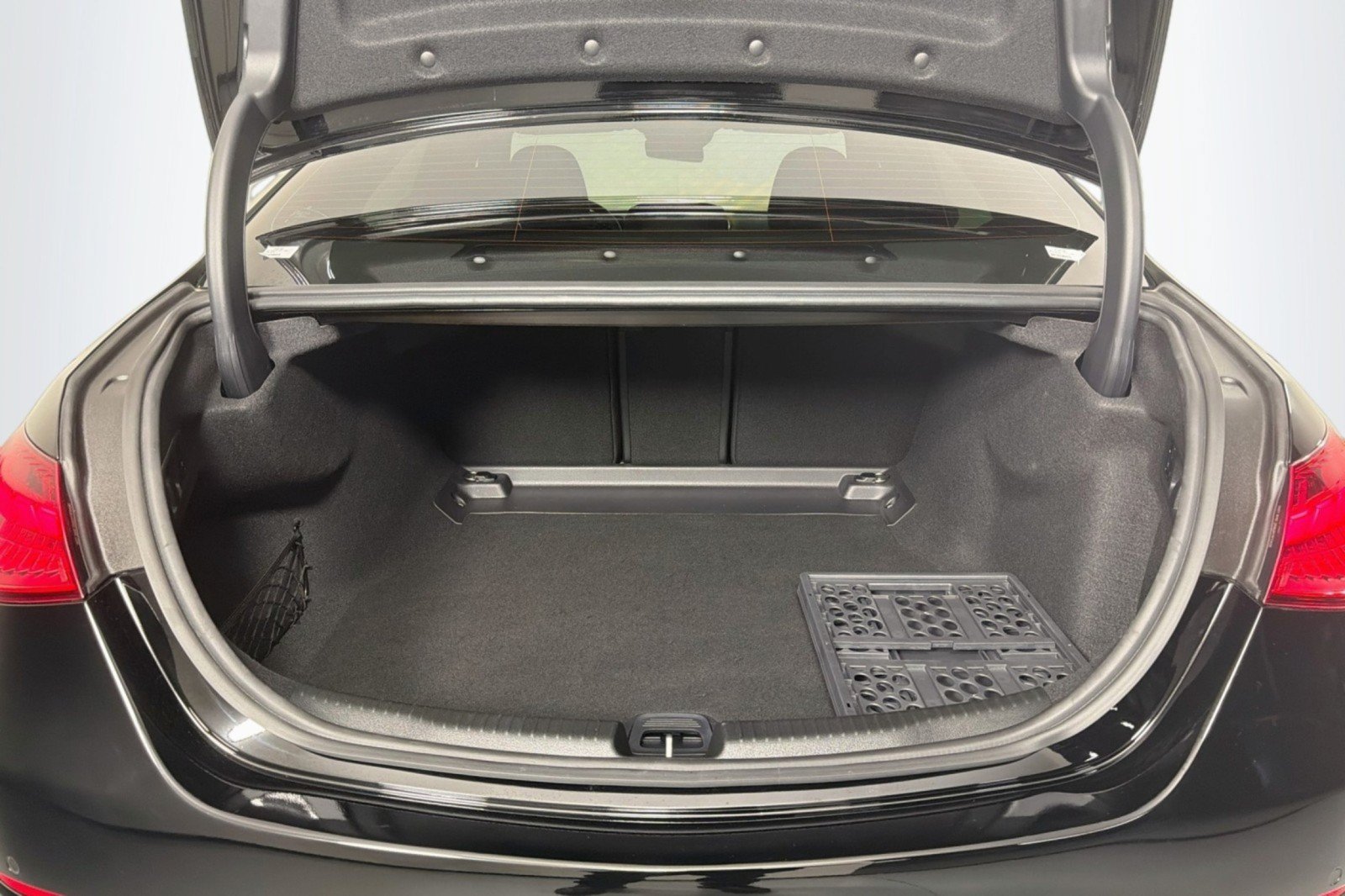 Used 2024 Mercedes-Benz C 300 Sedan image 25