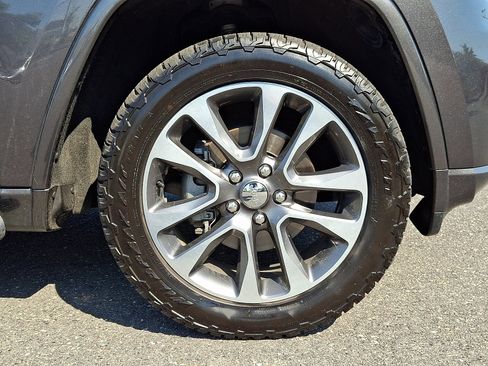 Used 2017 Jeep Grand Cherokee Overland AWD/4WD image 8