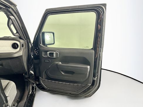 Used 2024 Jeep Wrangler Unlimited AWD/4WD image 32