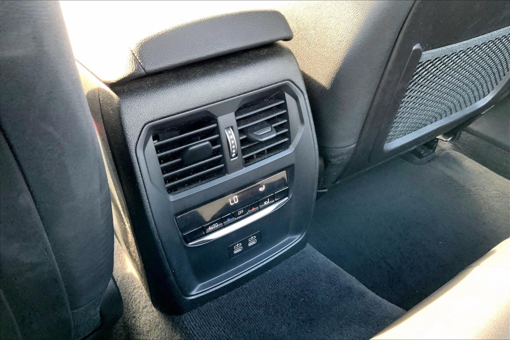 Used 2021 BMW 330i Sedan w/ M Sport Package RWD image 30