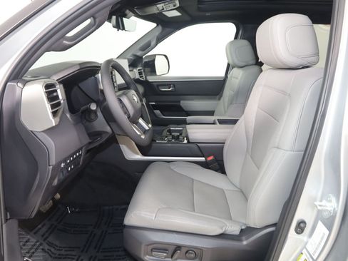 Used 2025 Toyota Tundra Limited AWD/4WD image 13