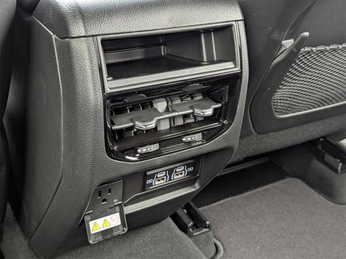 New 2025 Jeep Grand Cherokee Altitude image 17