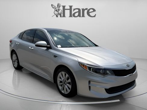 Used 2017 Kia Optima EX w/ Premium Package FWD image 6