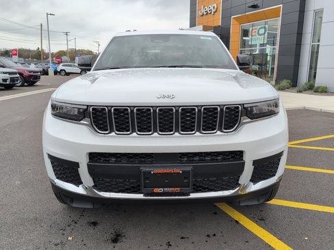 New 2025 Jeep Grand Cherokee L Laredo image 2