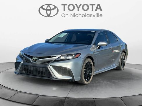 Used 2021 Toyota Camry SE FWD image 1