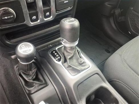 Used 2019 Jeep Wrangler Sport S image 19