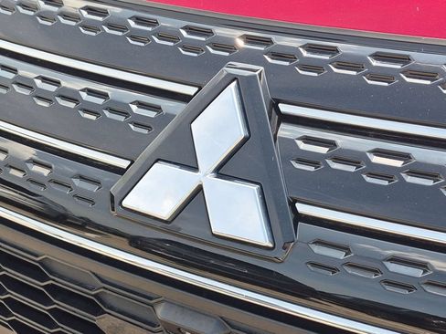 Used 2023 Mitsubishi Outlander 4WD Plug-In Hybrid image 9
