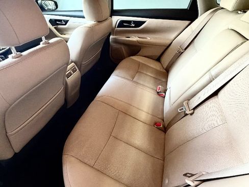 Used 2016 Nissan Altima 2.5 SL w/ 2.5 Technology Package FWD image 16