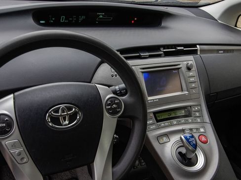Used 2013 Toyota Prius Plug-In Hybrid image 13