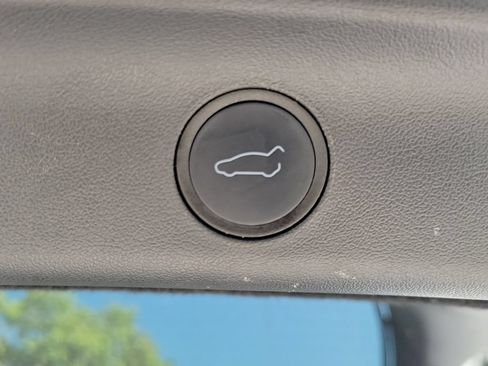 Used 2022 Tesla Model Y Performance AWD/4WD image 9