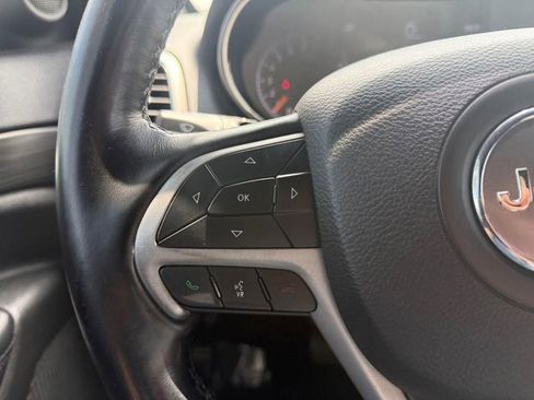 Used 2022 Jeep Grand Cherokee Laredo X RWD image 23