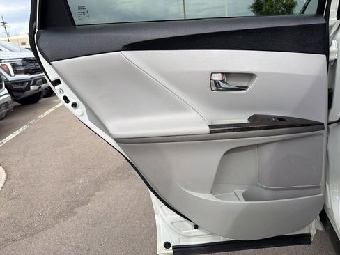 Used 2015 Toyota Venza LE AWD/4WD image 19