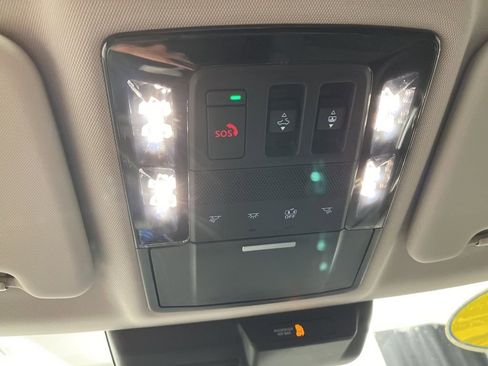 New 2025 Mitsubishi Outlander SE image 8