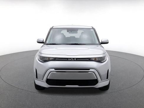 Used 2025 Kia Soul LX w/ LX Technology Package FWD image 2