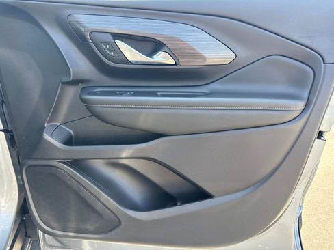 Used 2024 GMC Terrain SLE image 24