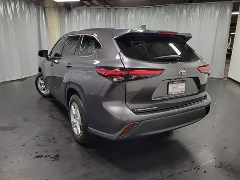 Used 2021 Toyota Highlander LE FWD image 6