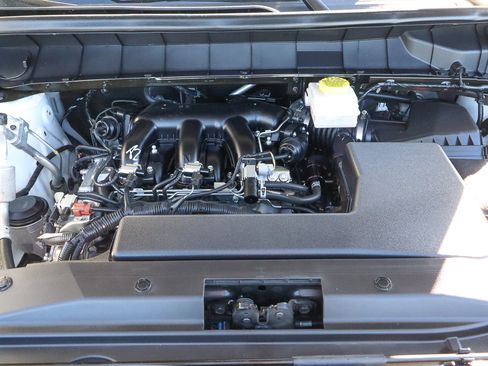 Used 2025 Nissan Pathfinder SV image 18