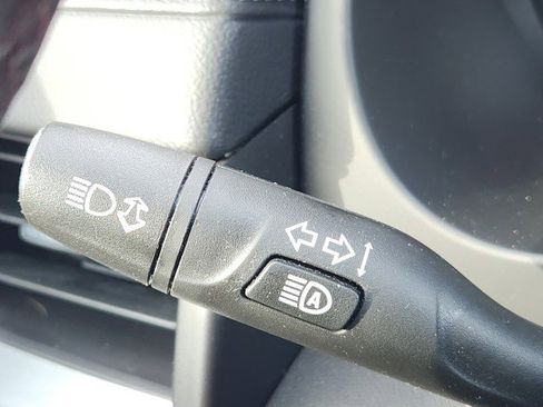 Used 2024 GMC Terrain SLT image 39