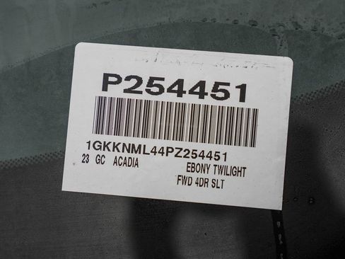 Used 2023 GMC Acadia SLT image 34