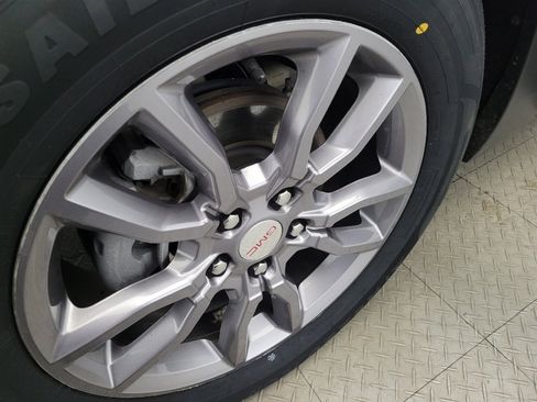 Used 2024 GMC Terrain SLT image 31