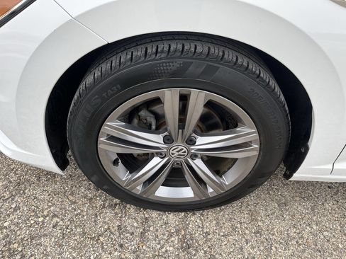 Used 2020 Volkswagen Jetta R-Line w/ R-Line Cold Weather Package image 9