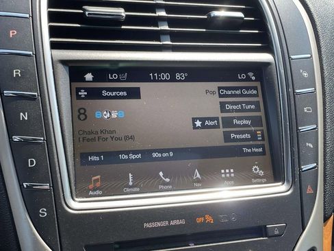 Used 2017 Lincoln MKX Reserve AWD/4WD image 26